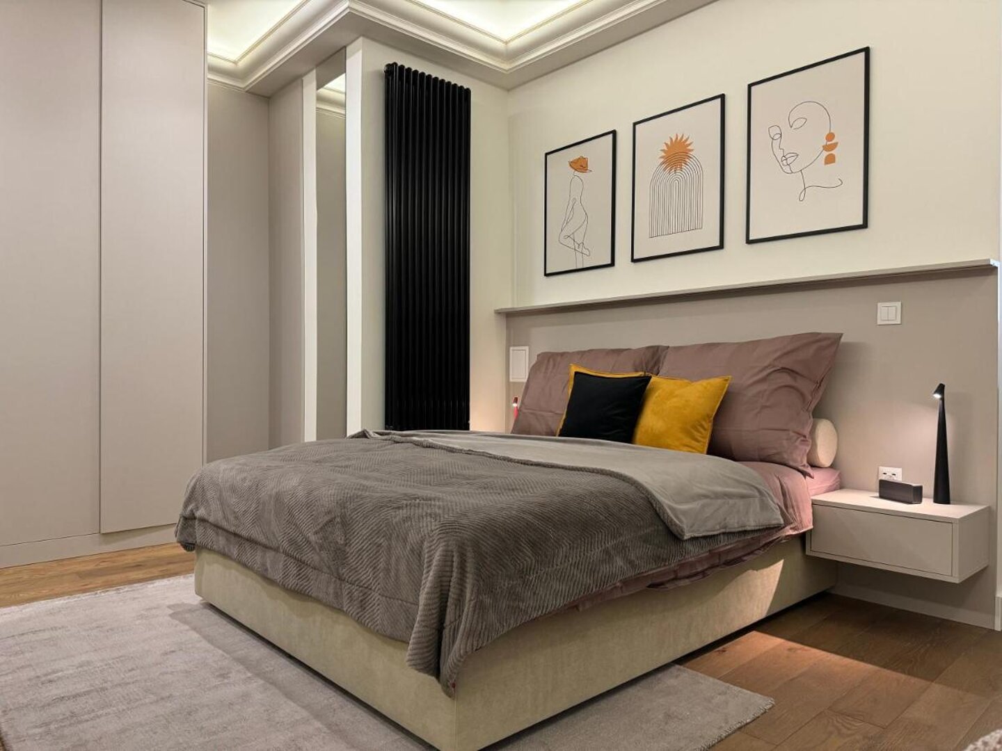 Silver Apartment